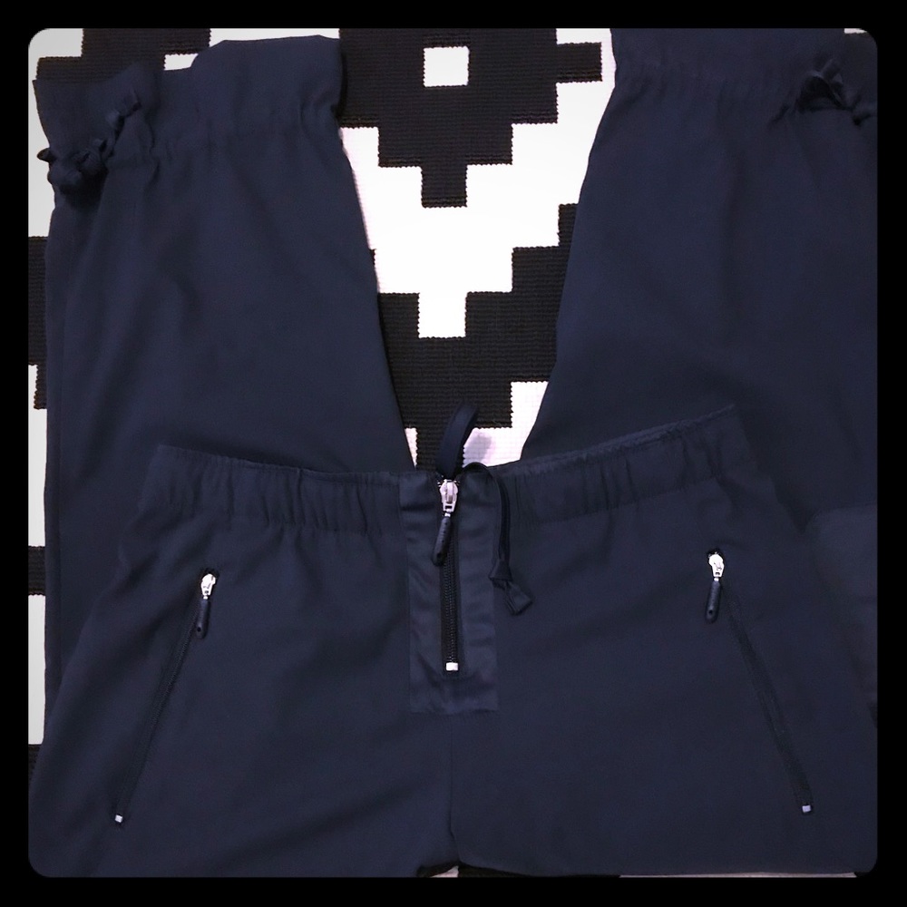 Nike Dri Fit Crop Pant with Zipper Pockets - XS